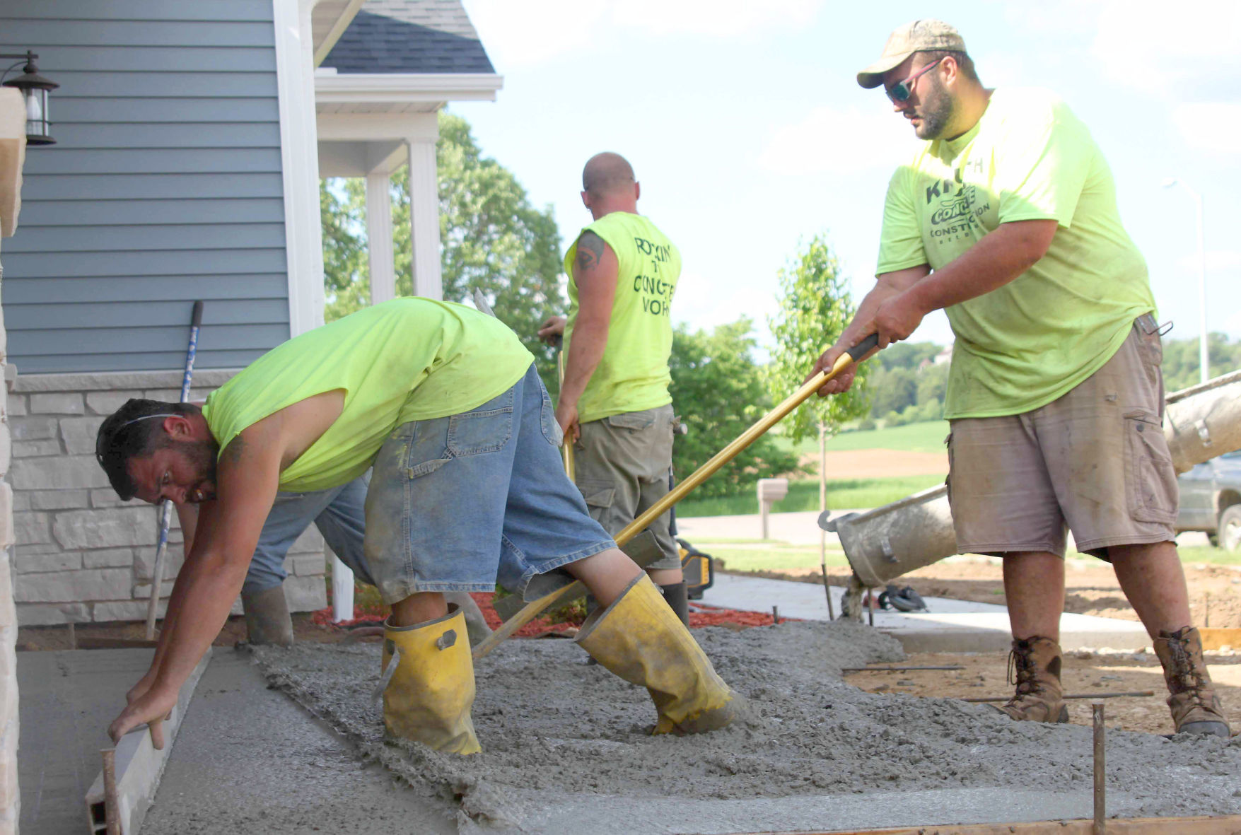 Concrete laying photo